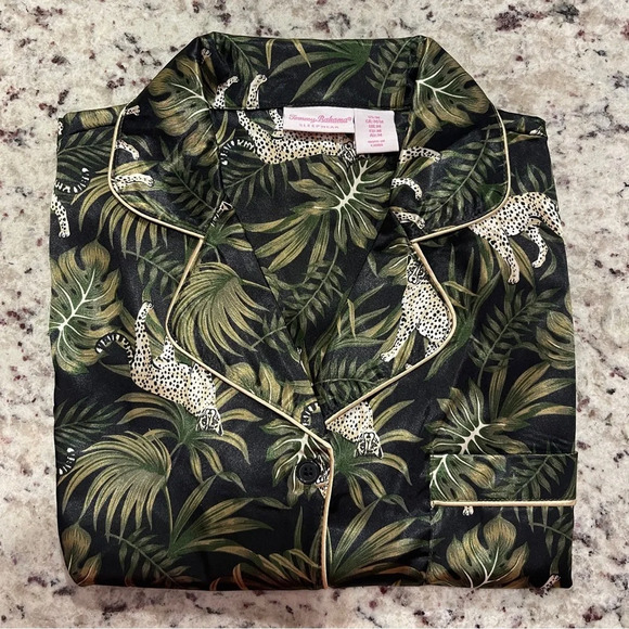 Tommy Bahama Pajama Top Size Medium Jungle Animal Print Sleepwear Button Front - Picture 7 of 7